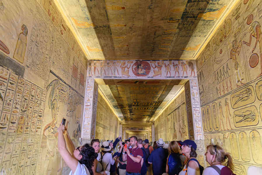 Egipto 233 - Valle de los Reyes - Tumba de Ramsés IX.jpg